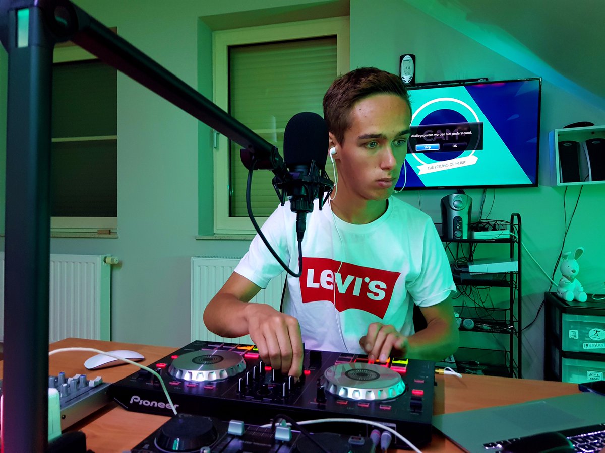 AcrovdRadio's tweet photo. DJ Ganzz Live bij Dit is Acro! 😍 https://t.co/oBl8LVEZhO