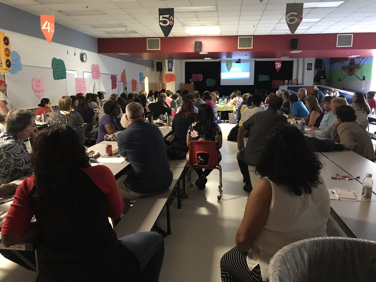 MsParedess's tweet photo. #ConvocationTime #WhereWEareGoing ... 🌎🌍🌏@BritainElem @tjleelions @IrvingISD https://t.co/YlnG27Mv4G