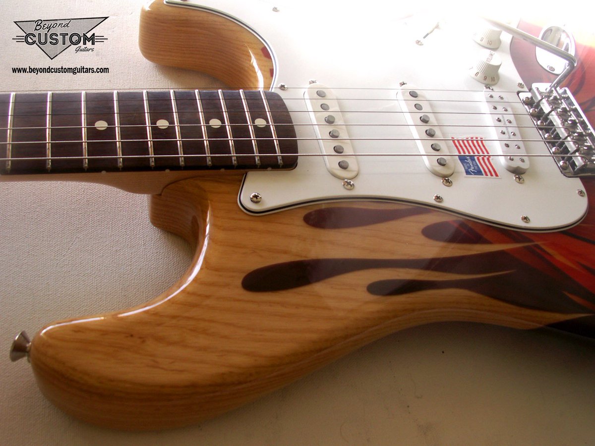 BeyondCustomGuitars tweet media