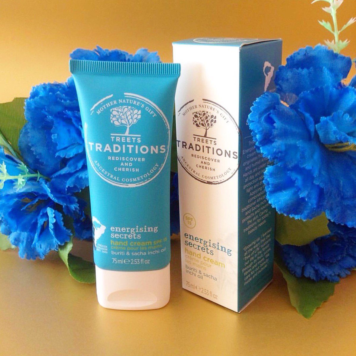 TreetsUS's tweet image. Joanna from Spain loves our hand cream to keep her skin hydrated during the hot Spanish summer. 

📷: @joanna_de_cosmetica_en_accion