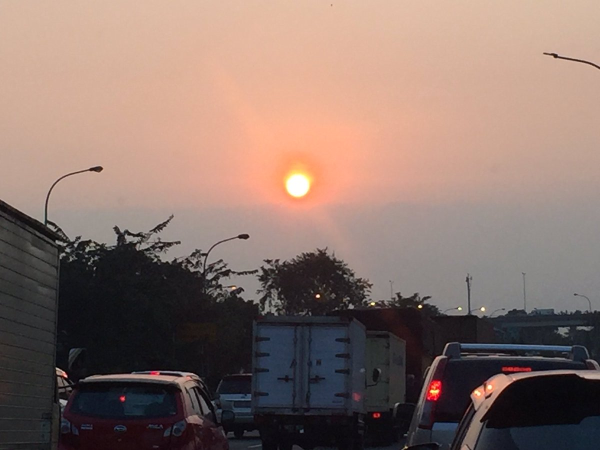 arszandi's tweet photo. Disuatu sore, suatu kemacetan, dan di suatu hari yang akan berakhir. https://t.co/rJOyjzmwPv