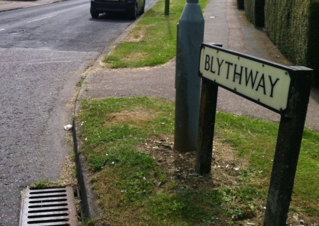 whtimes's tweet photo. Police are still at a #Welwyn Garden City address following an incident last night

https://t.co/oDYA3DuDeU https://t.co/A0mSwEF5wo