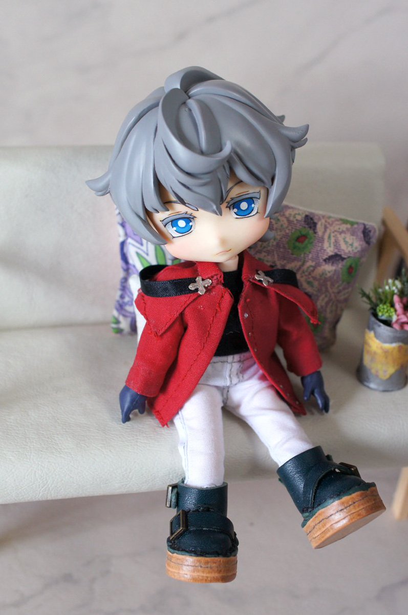 あど2nd 吸血鬼すぐ死ぬ ロナルドくんデフォルメ版 市販フィギュアの髪をパテ盛りなし 削りのみ 塗装にエアブラシなし 顔をデフォ目から加筆 リペイントという縛りで作りました イメージは1巻の頃の 髪の毛 顔パーツ えふむにゅカスタム ボディ