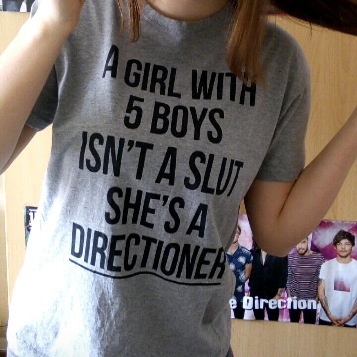 Direc_girl_00's tweet image. Love this shirt ...❤
#Directioner #prouddirectioner #onedirectionshirt #1D #fandommerch #onedirection #noslut