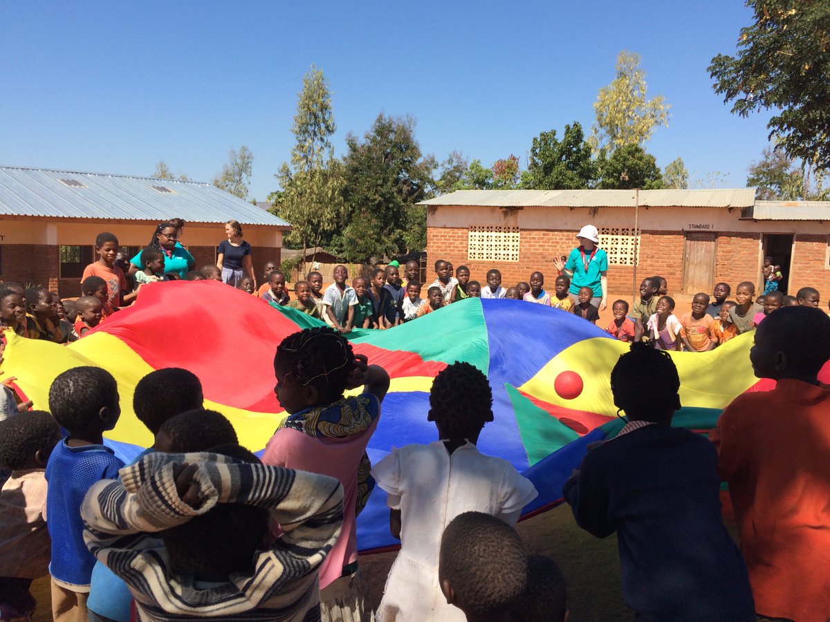 GGMalawi2017's tweet photo. @elvinsgeo bringing happiness with a very special parachute ♥️ https://t.co/DaW6d3navO