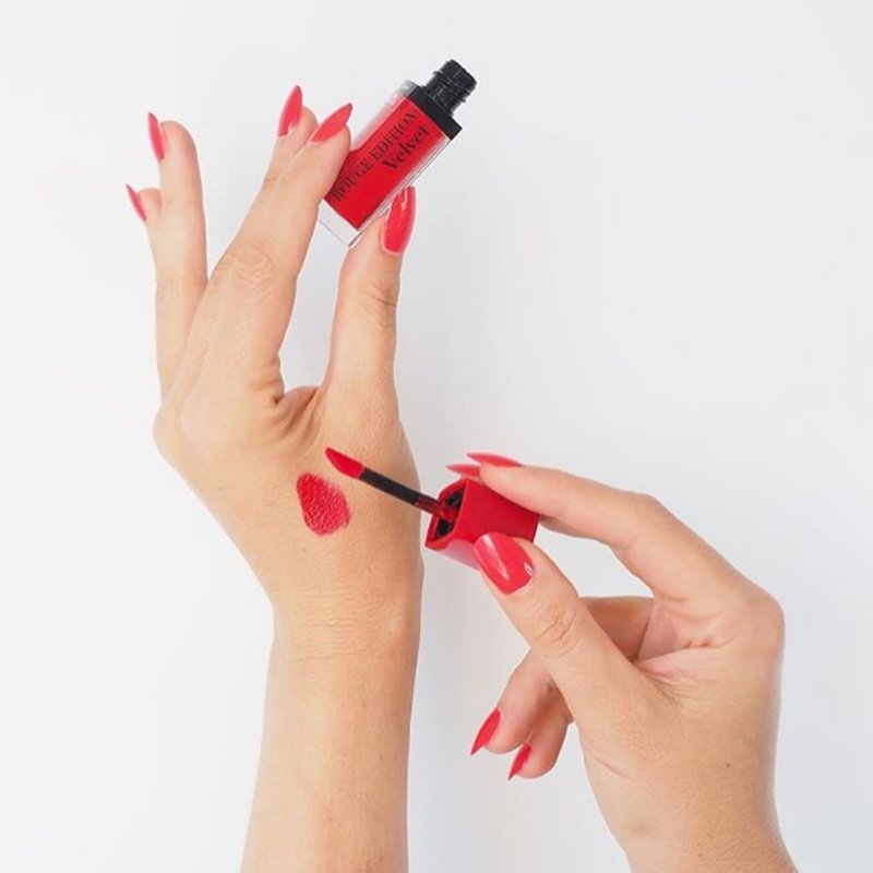 ¡Una sonrisa a todo color con uno de nuestros tonos favoritos de los labiales #Velvet! :)