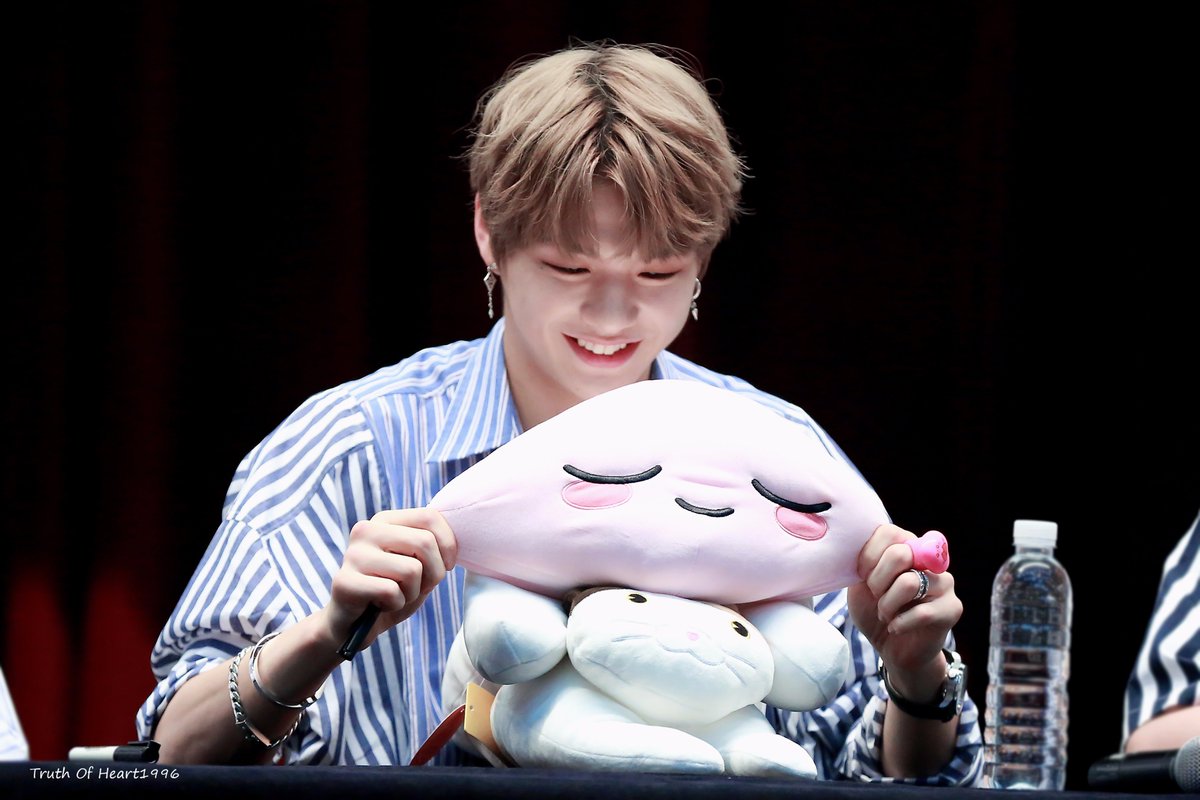TMH19961210's tweet photo. 170815 You make me smile😬😊🤗 #강다니엘 #워너원 #Daniel #WANNAONE https://t.co/osWnjQUG8I