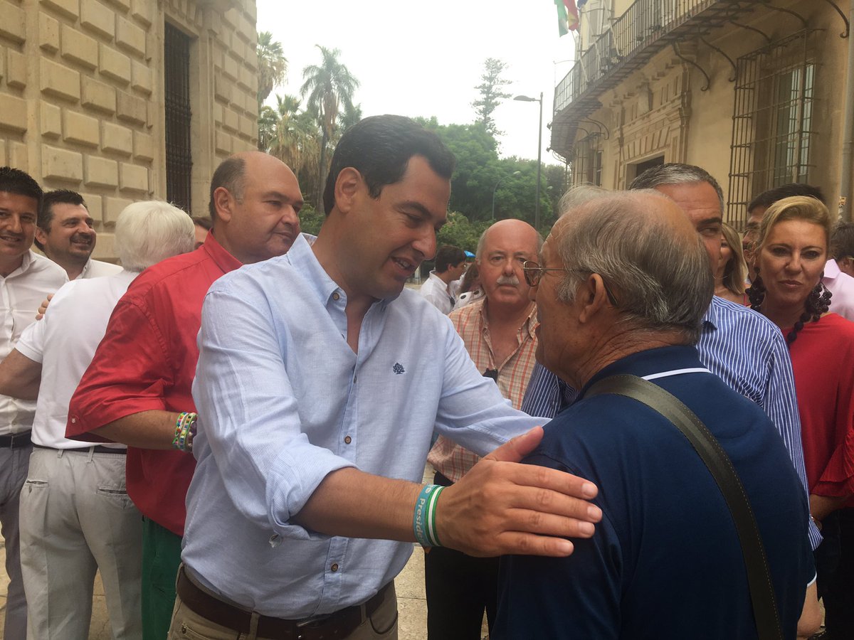 ppandaluz's tweet photo. 🔵👉🏼 @JuanMa_Moreno visita hoy la #FeriaDeMálaga https://t.co/GmXF2RoBGC