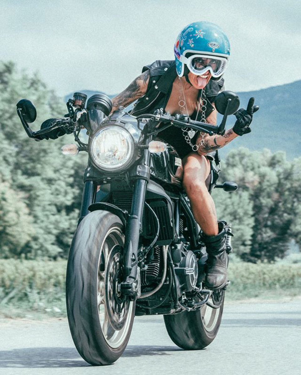 TheFoxyFuelers's tweet photo. #wcw badass babe @frenchissima 🤘🏼🏍🏁 #womancrushwednesday
📸 by @de_ranieri_simone #womenwhoride #ducati #thelitastuscany https://t.co/NdhJFpduM0