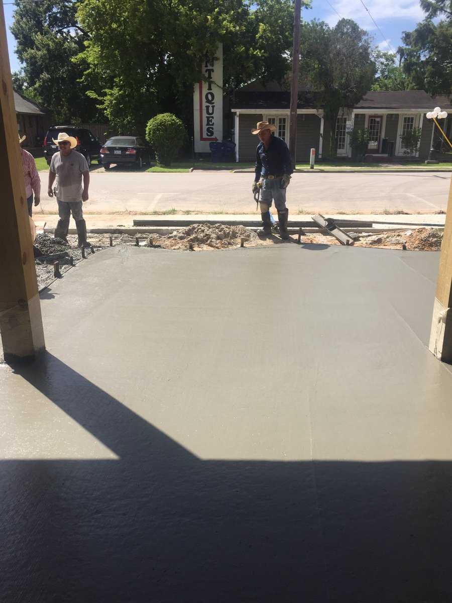 FireAntBrewing's tweet photo. #MIDWEEKBUZZ the concrete on the patio is in! #comingalong #comingsoon2017 #fireantbrewpub #fireantbrewingco #tomballbrewpub #tomballtx https://t.co/5JnS50WVHV