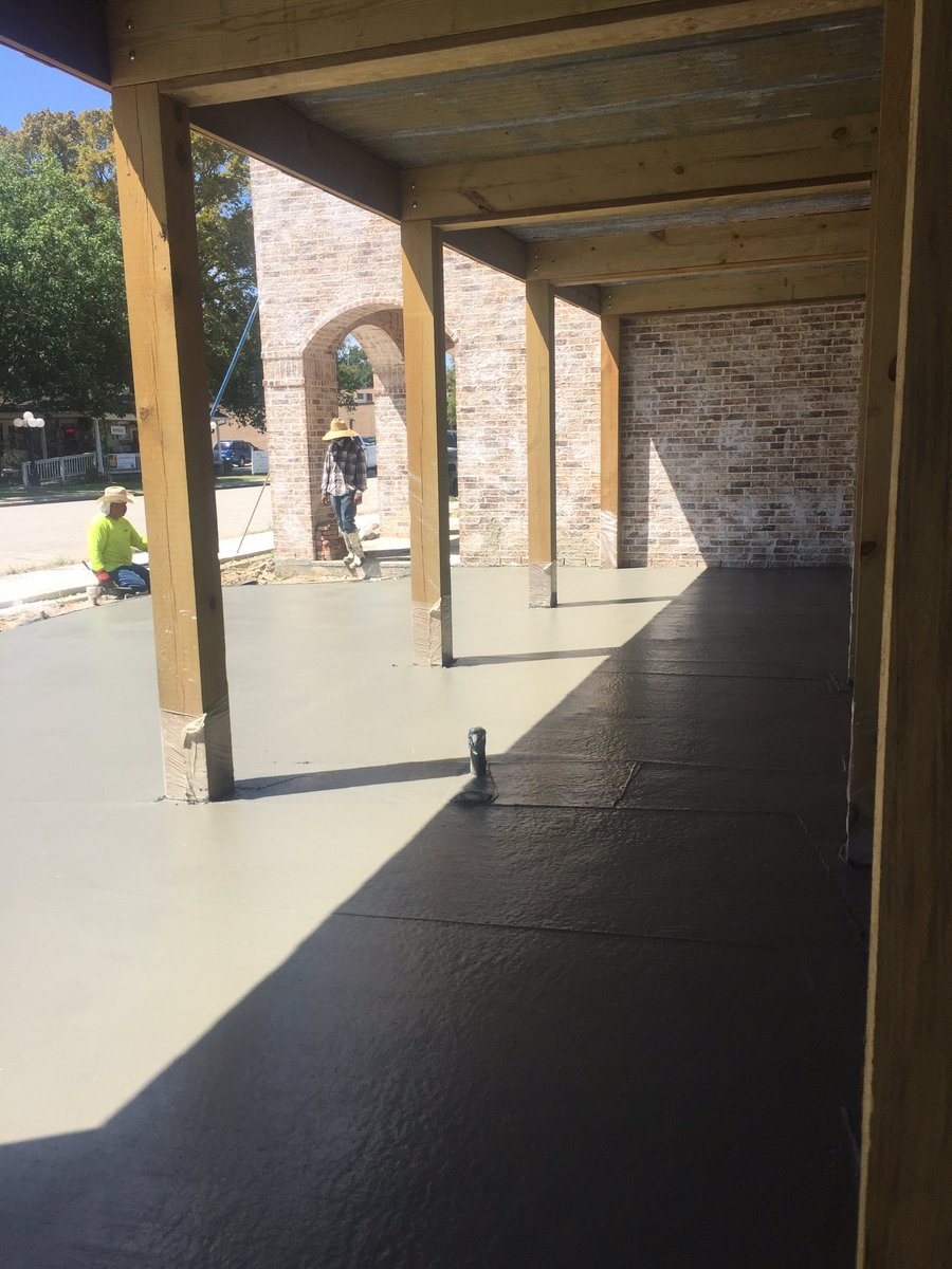 FireAntBrewing's tweet photo. #MIDWEEKBUZZ the concrete on the patio is in! #comingalong #comingsoon2017 #fireantbrewpub #fireantbrewingco #tomballbrewpub #tomballtx https://t.co/5JnS50WVHV