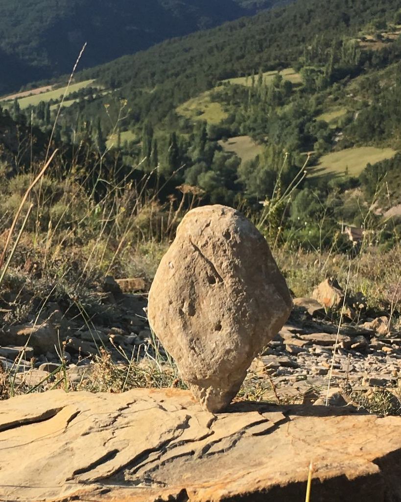 almackenzie's tweet photo. Stone balanced on rock #love #andygoldsworthy #richardlong #landart #ididthisforme https://t.co/1iojYxrkrh https://t.co/cQpke7p4hQ
