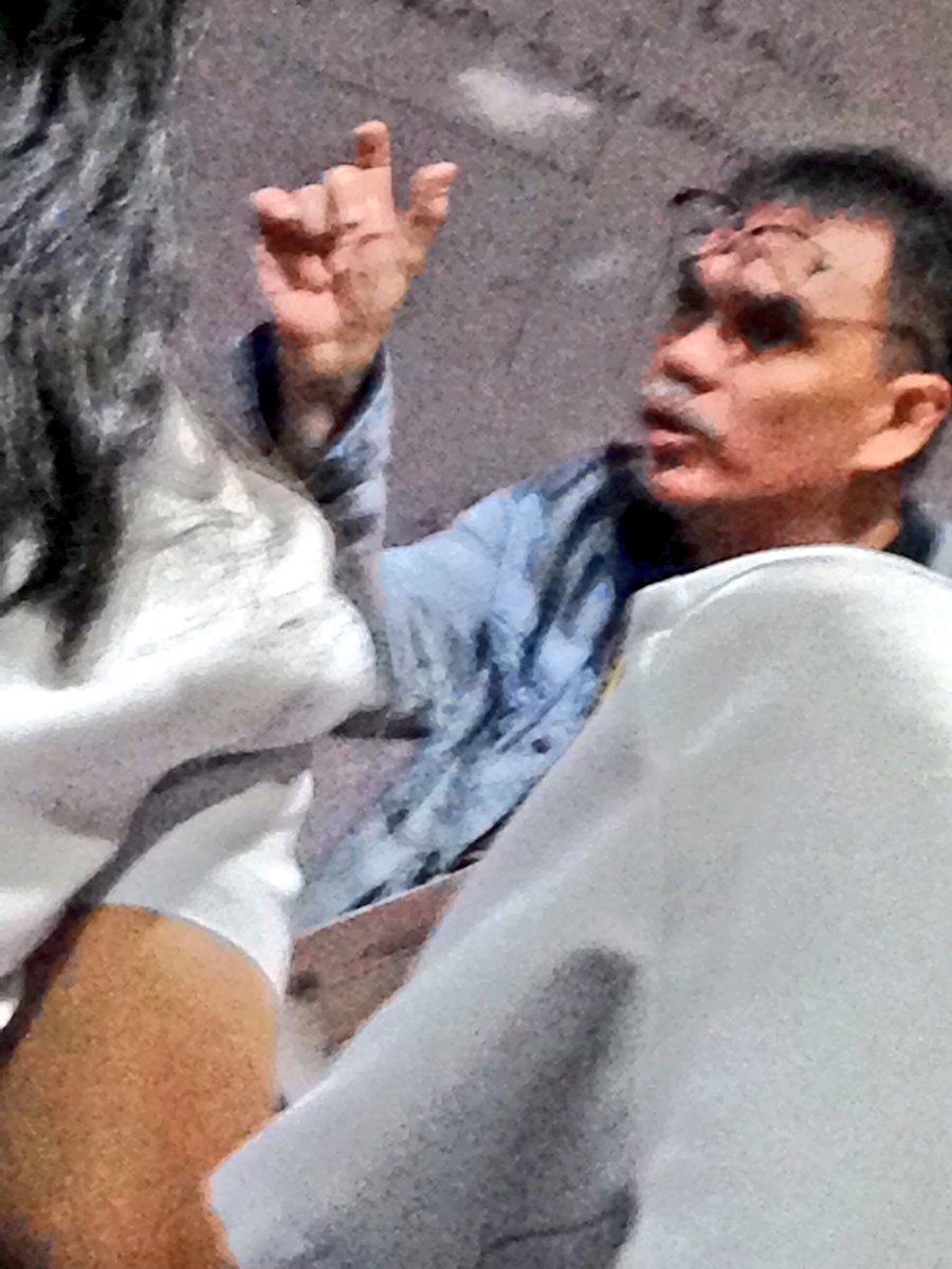 cheeeesekarl's tweet photo. When ElectroMag is intense, so will be Professor Palisoc. #UniversityPhysics #EleMag #Professors https://t.co/C9XQZpi7ur