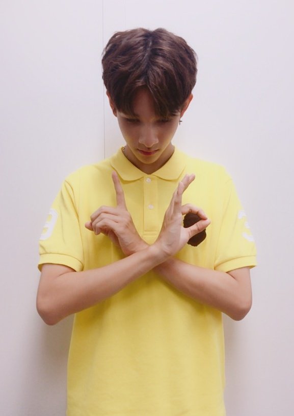 bravepunch_'s tweet photo. 170816 #쇼챔피언 #식스틴 무대 완료!❤
노랑 병아리 무엘 군 보고 오늘 하루의 끝도 편안하길 바래요 가넷! 우리 내일 만나요🙆‍♂️
#Samuel #사무엘 #Sixteen #쇼챔피언 https://t.co/4Trp4gtc1i
