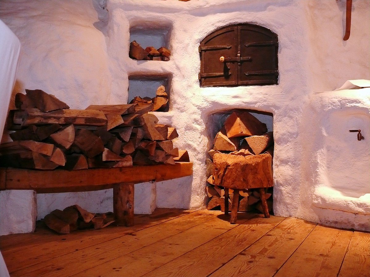 HyggeGoals's tweet photo. So much firewood! 🔥

#fire #cozy #autumn #warm https://t.co/K5STYB5G2I