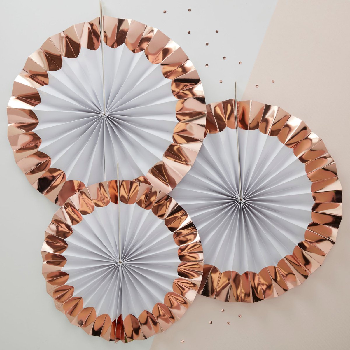 TheSweetPartySh's tweet photo. Aren't these just GORGEOUS? 😍💃

Grab these beautiful Rose Gold Fans before they sell out!

Shop ----> https://t.co/CfsmsRU24a https://t.co/OsCLLwXgnG