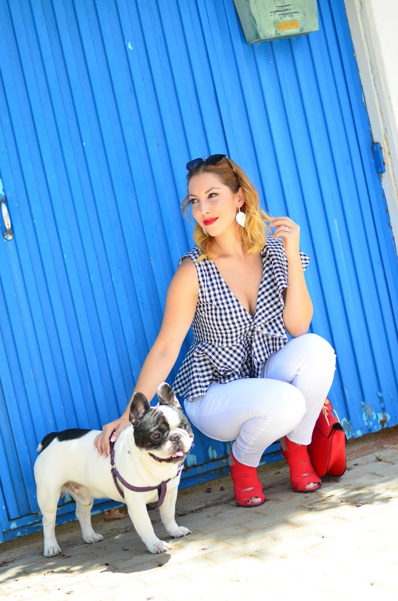 Os dejo con una foto de mi último look que podéis ver en el blog cristystyle.com Acompañada de mi gran amor 👧🐶 Nico.
😘😘 #cristystyle