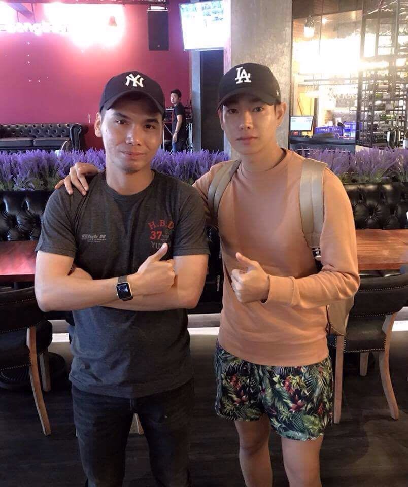 palit_nan702's tweet photo. โอ้ยยยย ดีต่อใจ อ้วนเอาเกงที่ซื้อให้ใส่ไปบีชมาใส่ซะที ให้ไปตั้งนานและ ตอนนั้นลังเลมาก M กับ S โชคดีเลือก M มาเผื่อโต 😆😆😆😆 #เป๊กผลิตโชค https://t.co/G4aduilCO8