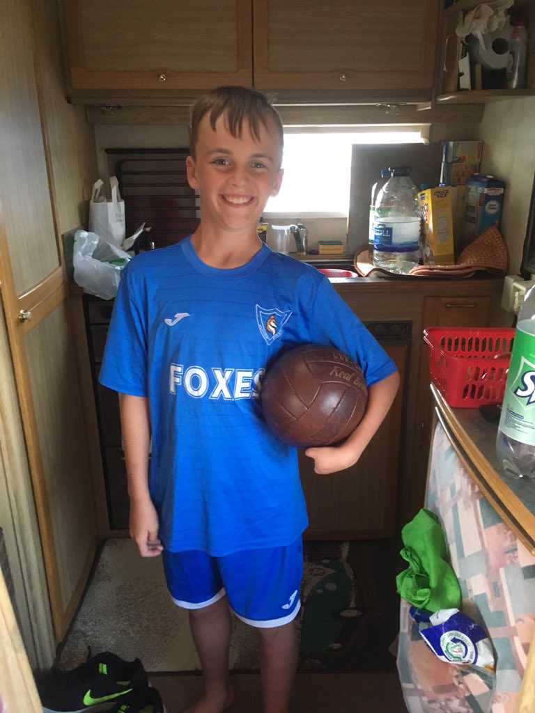 AndrewJoyner8's tweet photo. William representing @JuniorFoxes for the campsite football match tonight https://t.co/fyoFnpn1v1