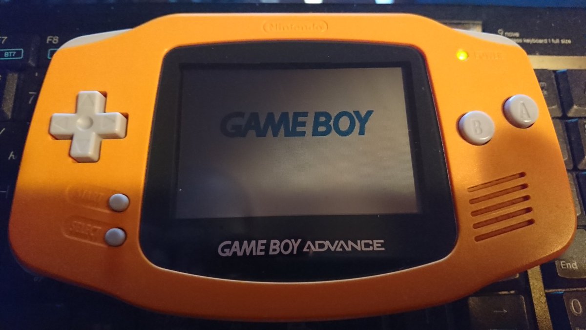 しゃーんちゃん على تويتر 初代ゲームボーイアドバンスとゲームボーイミクロの明るさの違い やはりバックライト仕様に改造した初代アドバンスがほしいね