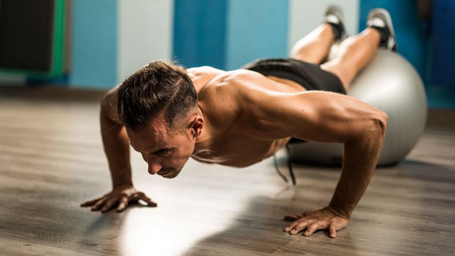MensFitnessX's tweet photo. Get rolling, slamming, and twisting—these 50 ball-centric core exercises will obliterate your abs: https://t.co/ntz4ZPNcac https://t.co/5jcOuyycRI