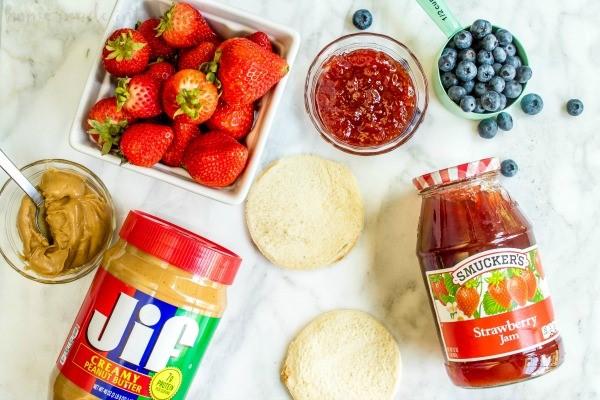 _FamilyTime_'s tweet image. Your kids can power their day with Jif® Peanut Butter and Smucker's® Jam  #PBLove @Jif @Smuckers bit.ly/2ulWT9E #AD