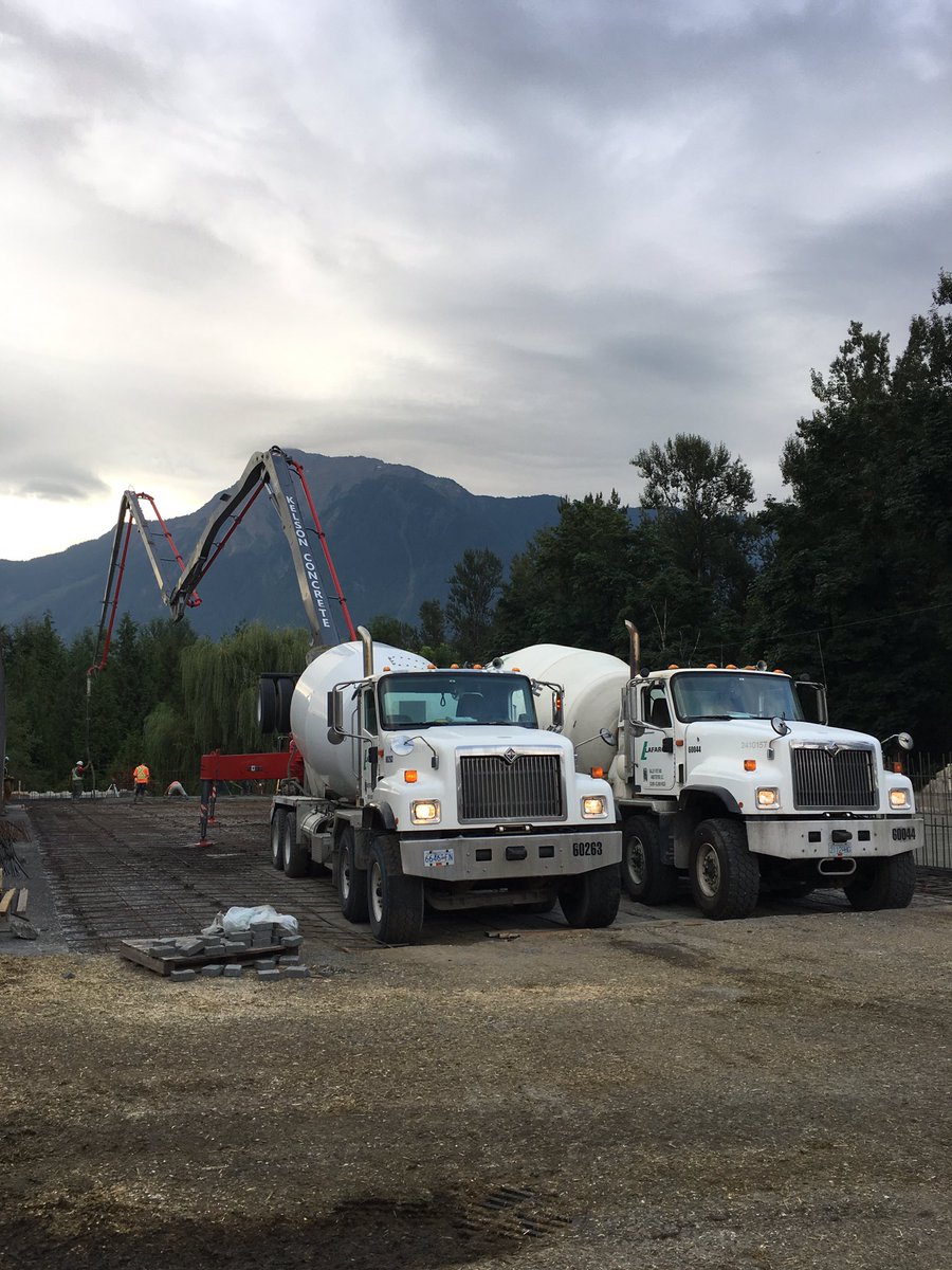 hoogent's tweet photo. #buildingagain #concrete #dairygrowth #cdndairy https://t.co/vhTUHOYfnC