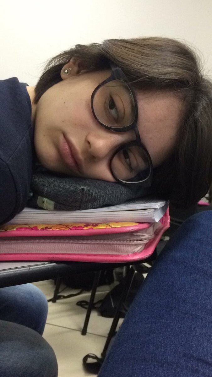 anatroste's tweet photo. quarta feira/aula do marcão https://t.co/lrYj5tvz3M