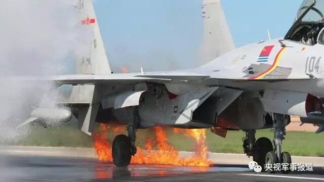 Авария китайского палубного истребителя J-15