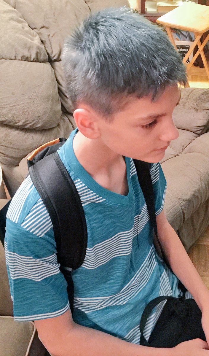 ccornelison_15's tweet image. Couldn't get a good picture of it but he has #TealHair 😱💚#FirstDayOf7thGrade