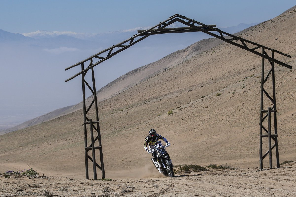 jfnovion's tweet photo. A pesar de que @pelarenet sufrió una caída en la 2da etapa @quintanilla102 sigue puntero!! #AtacamaRally #MundoRally https://t.co/xpumz2vpUX