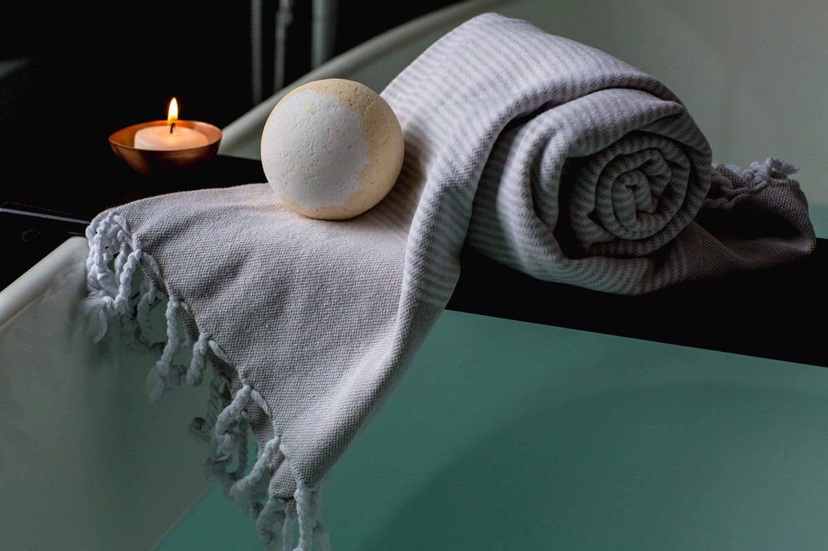 HyggeGoals's tweet photo. Baths in the autumn are the best 🛀

#bathbomb #bathgoals #AutumnIsComing #fall https://t.co/EmfD6lu71X