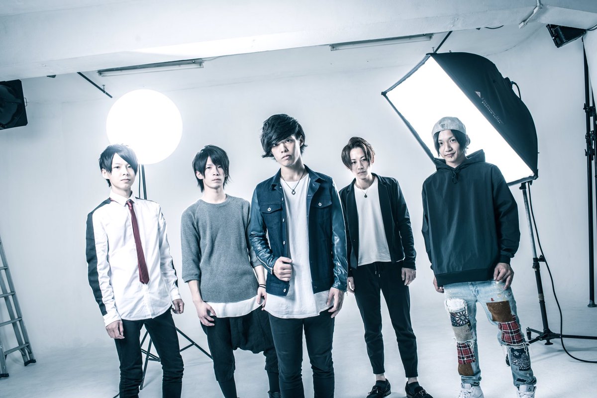 Raven Out On Twitter お知らせ その Yuma Yuma Drums 加入に伴い アーティスト写真とバンドロゴをリニューアルいたしました 5人体制になる Raven Out 今後の活動に注目 Raven Outの本気 始まります Https T Co Xhcue4vksr