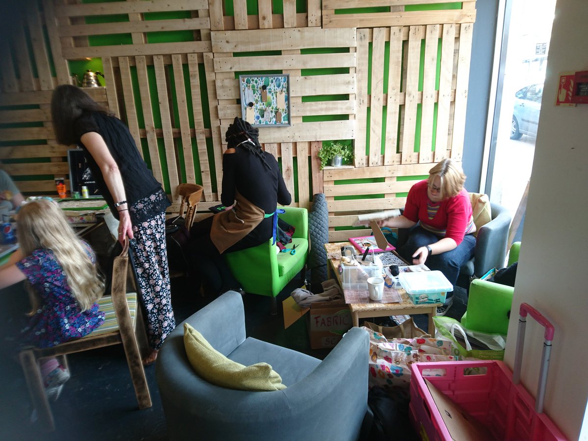30anne's tweet photo. Lovely afternoon making noticeboards @gatherdudleyCIC #Craftanoon https://t.co/v095a7E2Gq