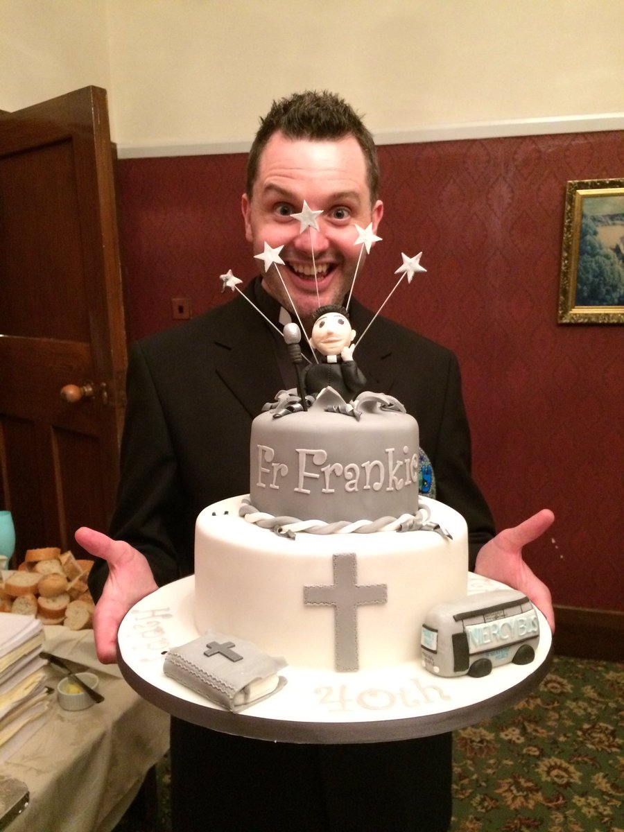 FatherFrankie's tweet photo. I think my 40th birthday cake may have made history w first Mercy Bus on it.Big thanks to th talented @CakeBoutiquemcr for @StephenMurphy24 https://t.co/SbbODKfdQL