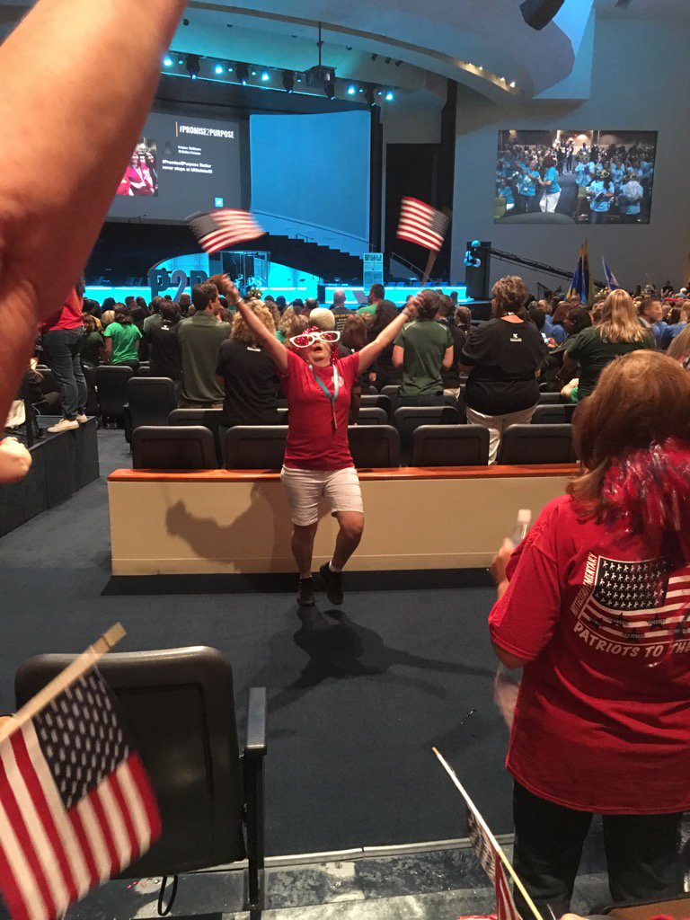 bearcub129's tweet photo. Barbara ROCKS Mittelstadt#promose2purposepromise2purpose https://t.co/iuYJCGbPd8