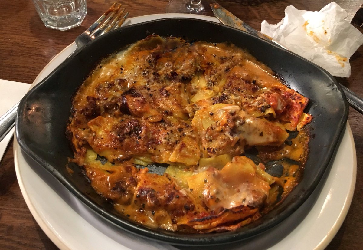 paulfullcircle's tweet photo. Meat free lasagna now available @Big_Bella - Layers of pasta and pasta 👎🏽#microwavedrubbish #shouldofgonetoiceland #wheresthemeat https://t.co/8akevc9QK8