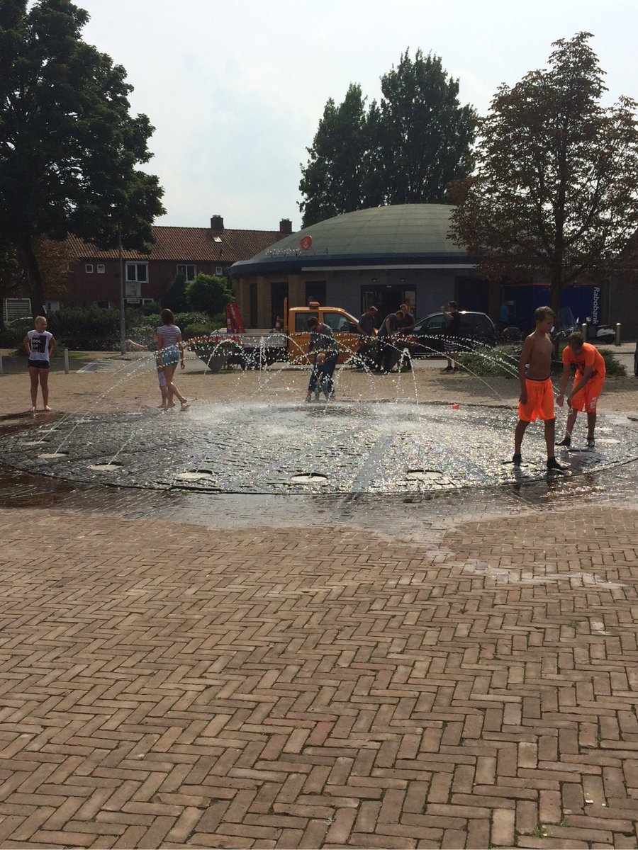 HBZRenkum's tweet image. Waterfeest op het Europaplein in Renkum. Georganiseerd door @RenkumvElkaar @DynamoJeugdwerk Jongeren organiseren voor jongeren.