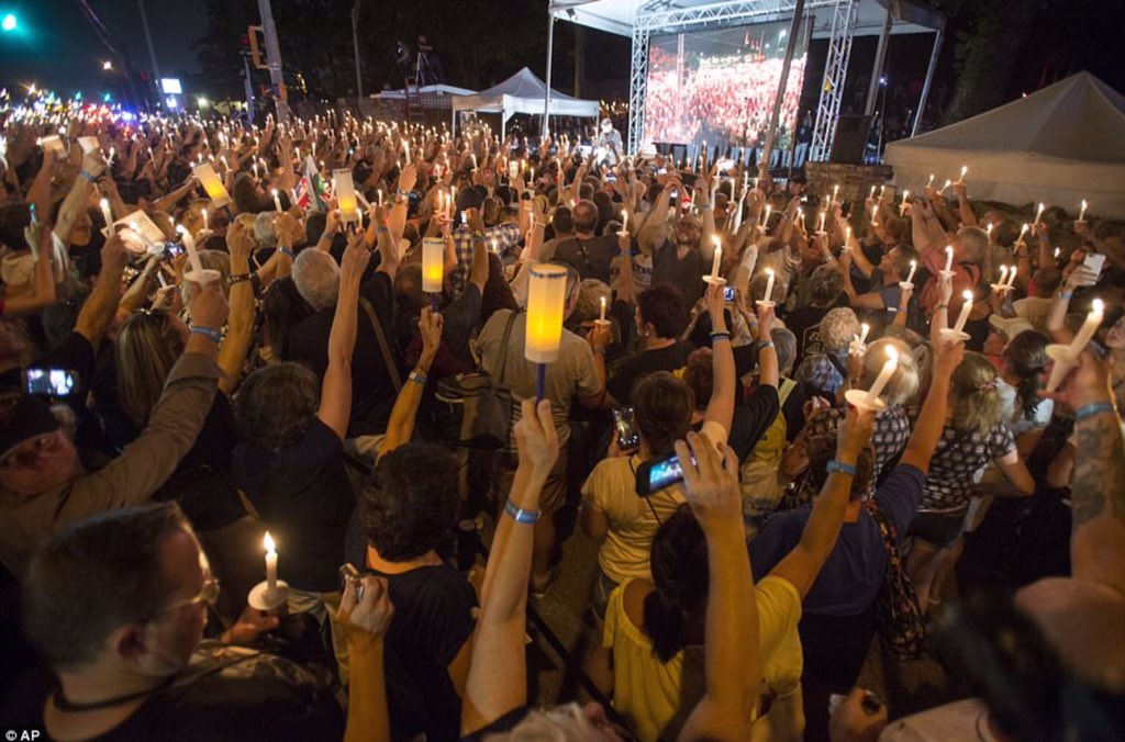 MemphoNewsLady's tweet photo. Priscilla &amp; Lisa Marie Presley at Graceland candlelight vigil for 40th anniv of Elvis' death. Cilla says largest crowd ever. #ElvisWeek2017 https://t.co/py7Jh7QM8y