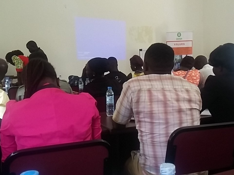 jmwirima1_james's tweet image. @cewitug @OxfaminUganda @Oxfam Members of the Arua Market Vendors NA applying the Budget Tracking  (CASHTIME App)