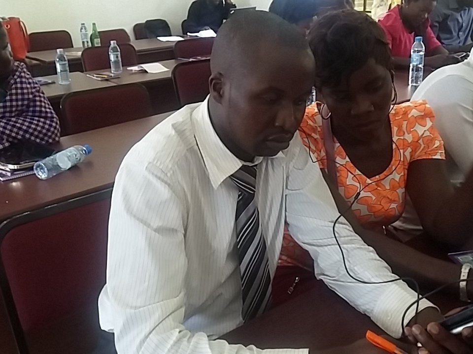 jmwirima1_james's tweet image. @cewitug @OxfaminUganda @Oxfam Members of the Arua Market Vendors NA applying the Budget Tracking  (CASHTIME App)