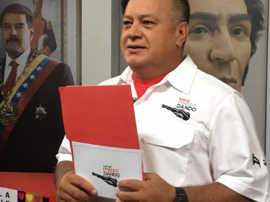 ConElMazoDando's tweet photo. ¡Estará calidad! Cabello prepara todo para su programa Con el Mazo Dando - https://t.co/F2r5J3U2Uo https://t.co/2A4j9Vadlc