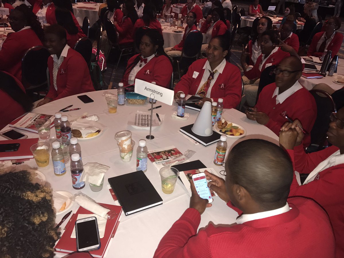 HelloKitty_stg's tweet photo. EXCELLENCE THROUGH PERSISTENCE!! Armstrong!!! #FPCSConvocation17 #FPCSExcel #FPCSARM https://t.co/HWVuUmRnnK