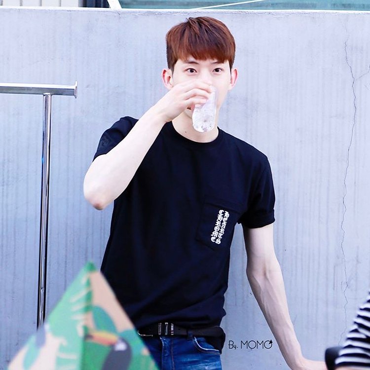 Taiwan_IAM's tweet photo. @2AMkwon [中文翻譯] RT @2AMkwon：就算這麼熱的天氣也 midnightinseoul_official 🐿
#Midnight穀物 #Midnight咖啡館 #MidnightInSeoul
https://t.co/lJTt1Hesm6 https://t.co/Sex7PKR6nB