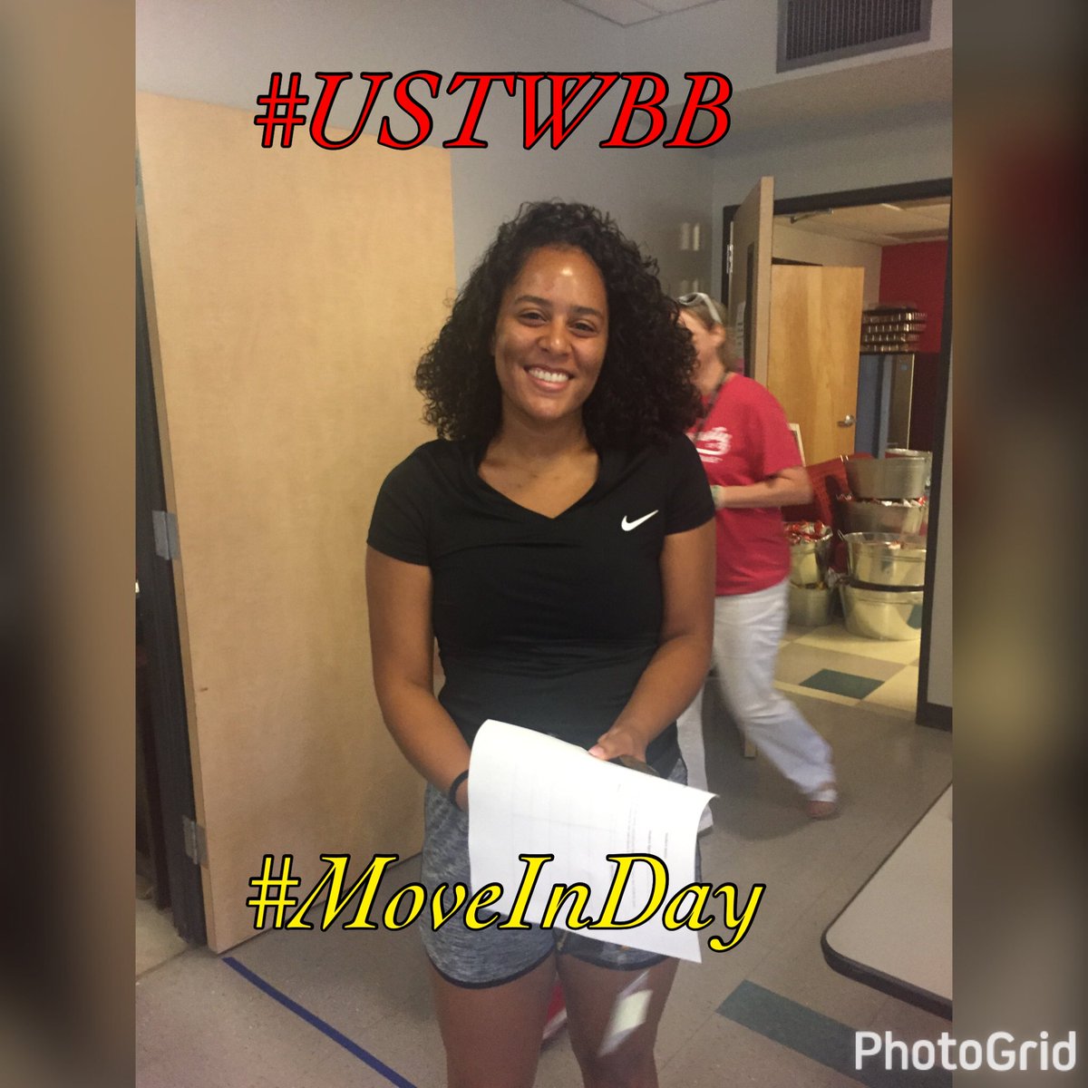 CoachCross6's tweet photo. #USTWBB @mikalacolwell_ #USTMoveInDay #WhatAnAmazingDay! https://t.co/HdCPXYlFql