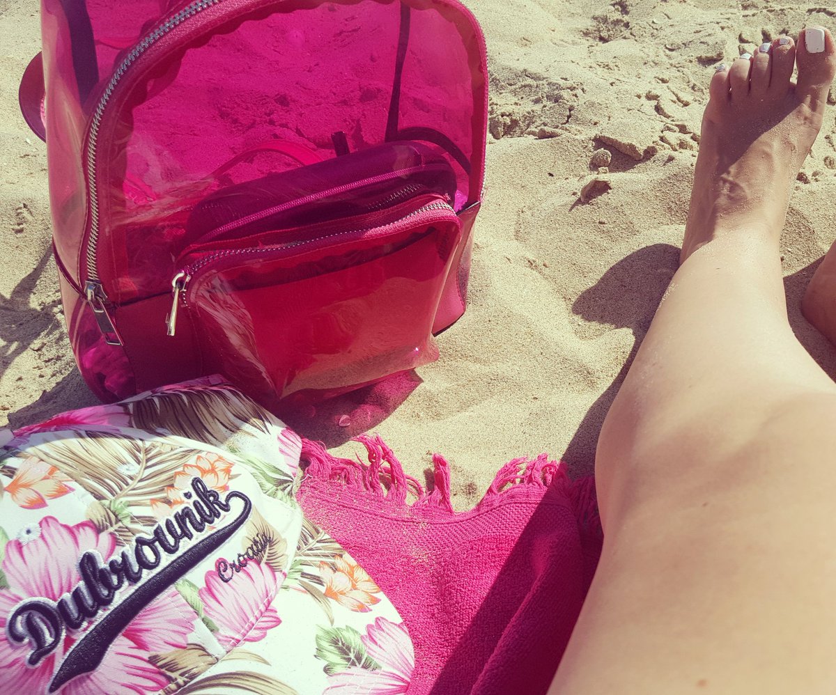 susana__glez's tweet photo. ¡Apurando vacaciones!🏖😅 https://t.co/A5N38R6daF