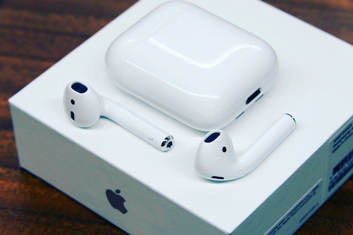 DVDAndorra's tweet photo. Apple con retrasos de 4 semanas de los #Airpods ¡y en https://t.co/ZtKJgh6DjV entrega 24 HORAS! Ver aqui --> https://t.co/wneCNdzhYA https://t.co/TJeiK3tpvl