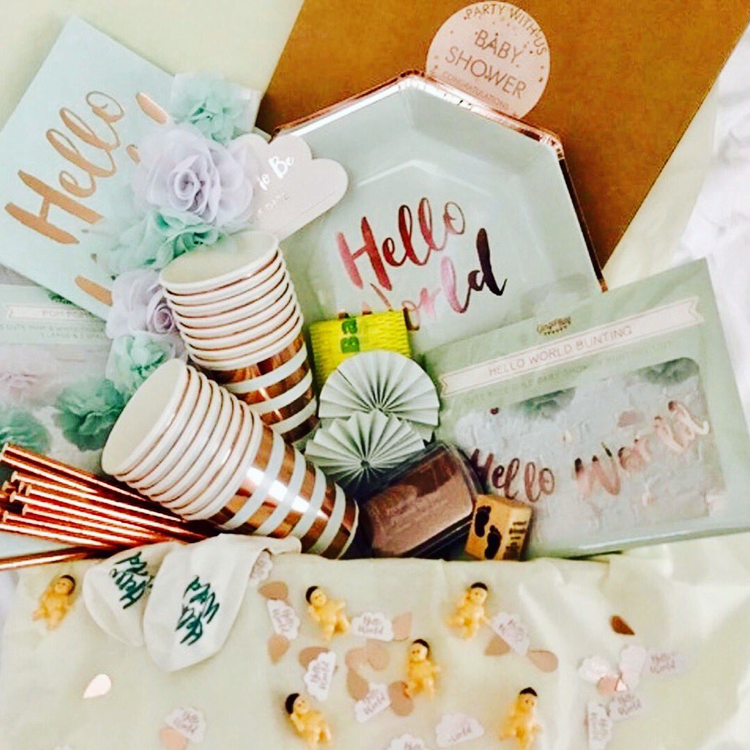 #HELLOWORLD hampers have arrived! Gorgeous packages for the perfect mum to be celebration 👶🏼🎊🍼🤰🏼#baby #babyshower #babyshowerideas #hampers