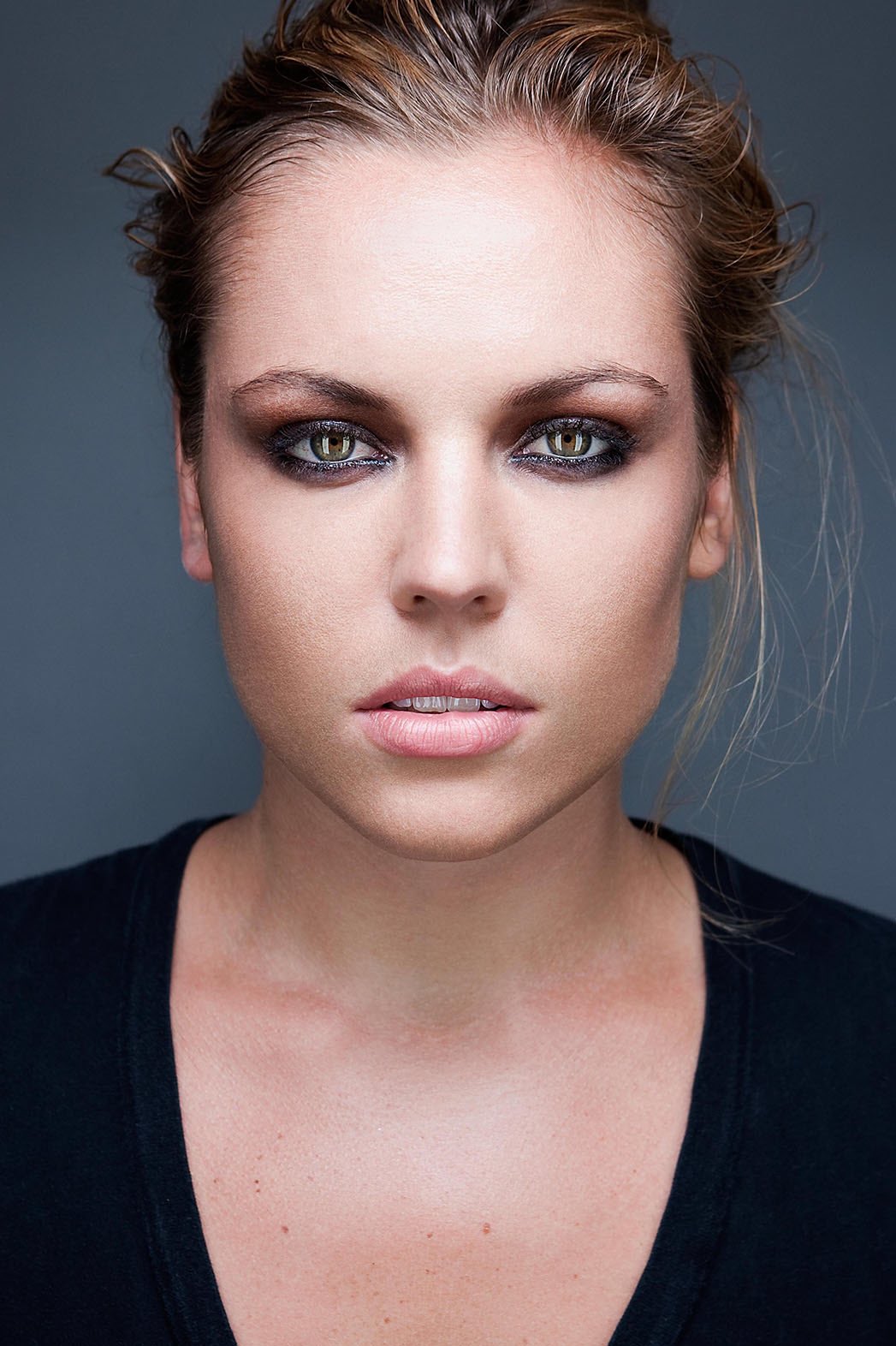    Wishing a very happy birthday to the amazing Agnes Bruckner! ¡Feliz cumpleaños 
