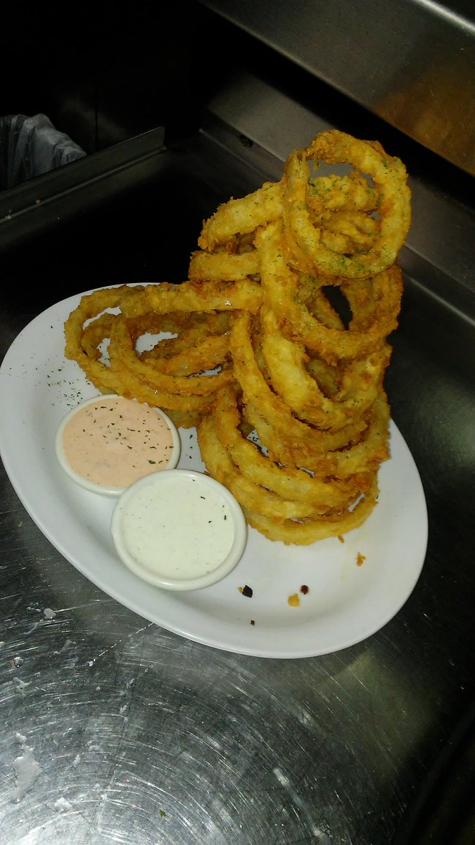 LuckyAF7's tweet photo. Dominic on a roll today with his 4th O-rings on point and a focus recognition from trainer Bryson on his great fry skills. #OneCheddars. https://t.co/BX1xMdrYXa
